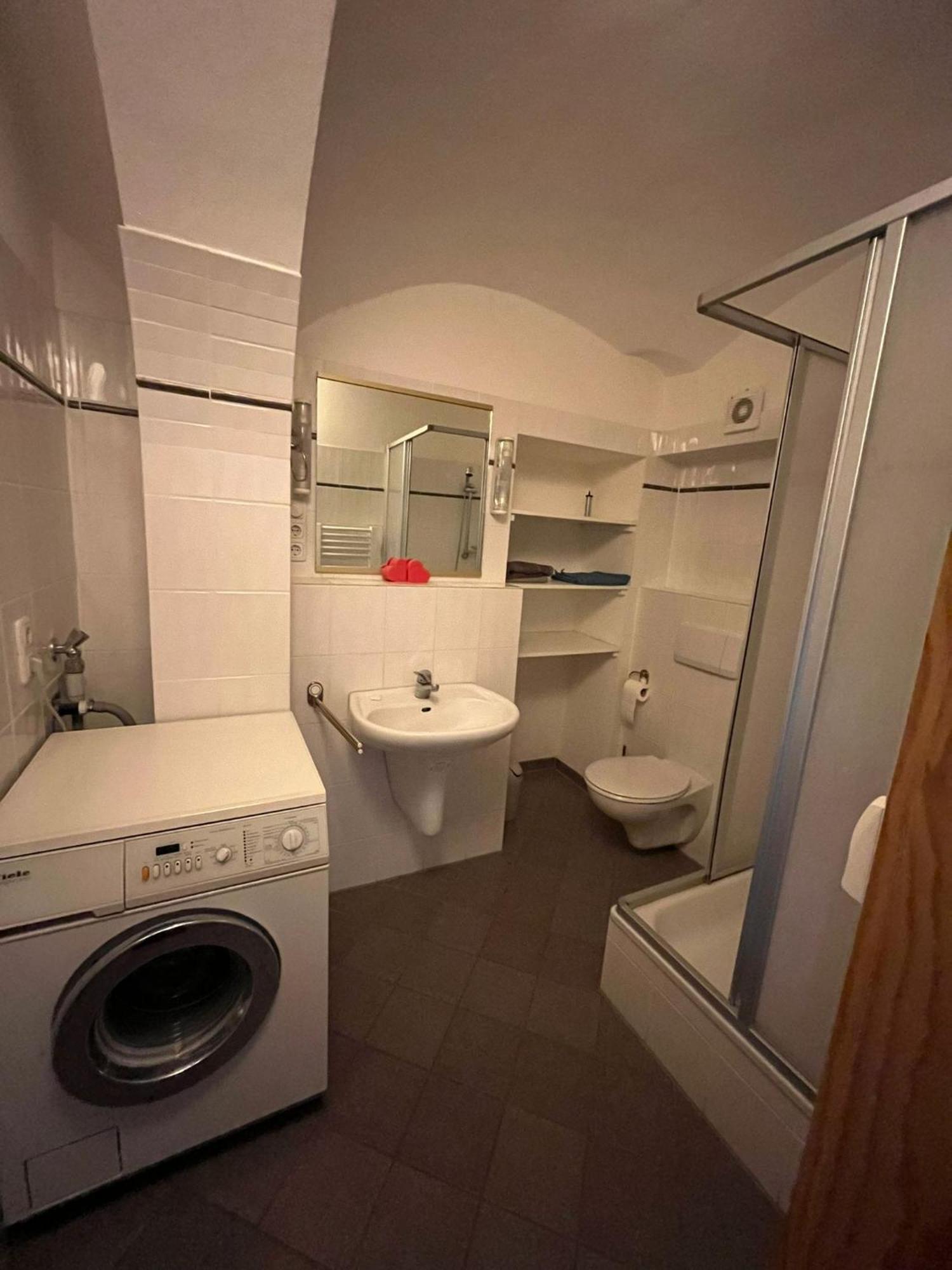 Gwuni'S Farm Apartment Geithain Екстериор снимка
